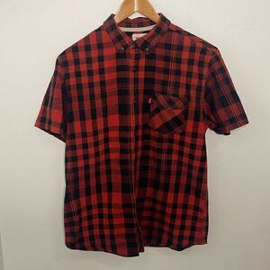 Classic Levi’s vintage button down short sleeve cotton shirt.  Size Medium.